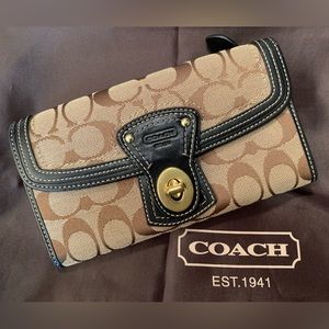 Vintage circa 1990’s Coach Wallet, EUC, numerous card slots/organizing pockets.